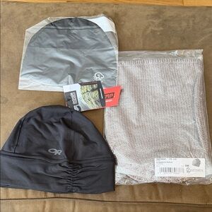 Outdoor Research Black and Gray Headwear Set